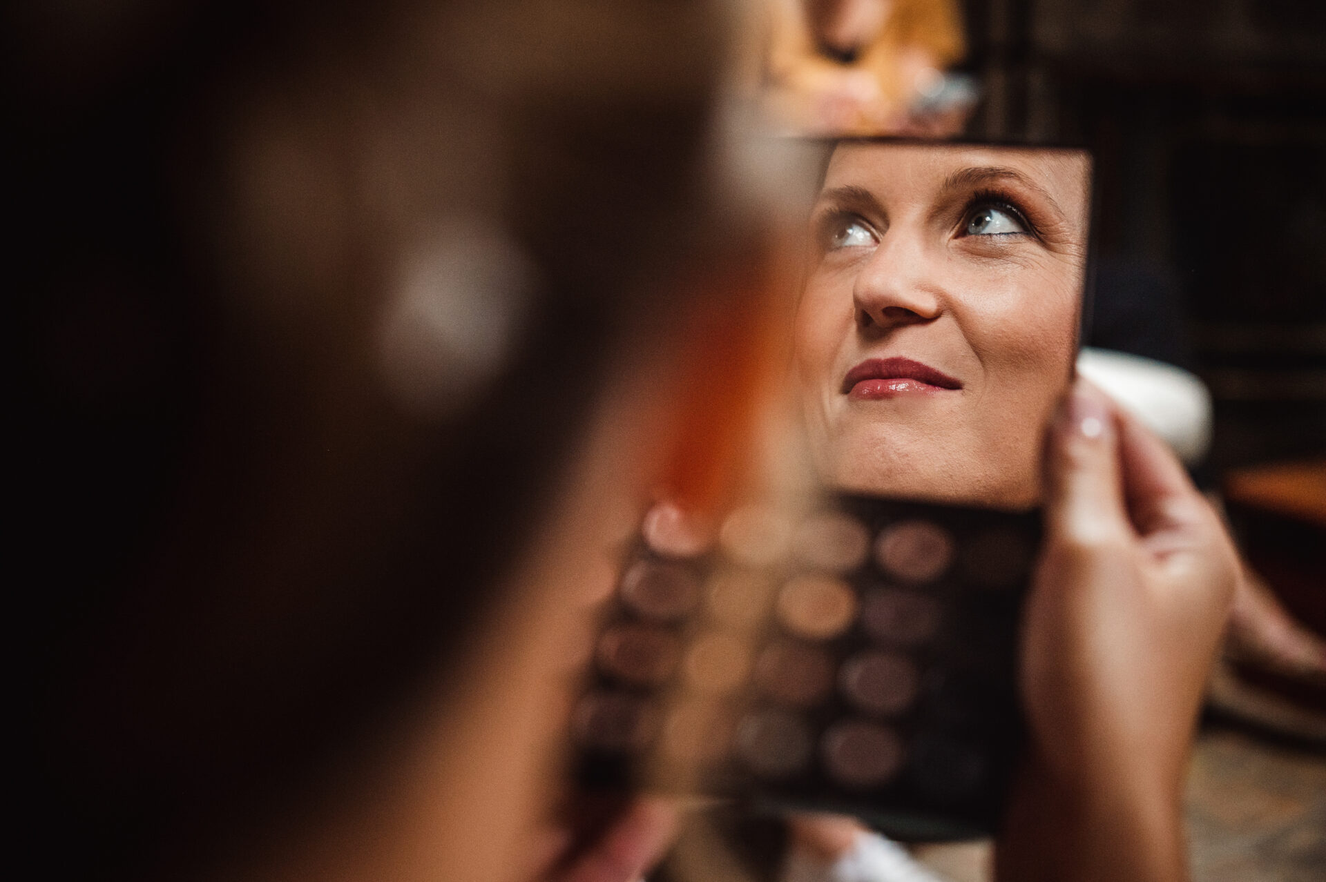 mariage ardèche Camille Arnaud Photographe ambiance maquillage mariée préparatifs reportage reflet miroir